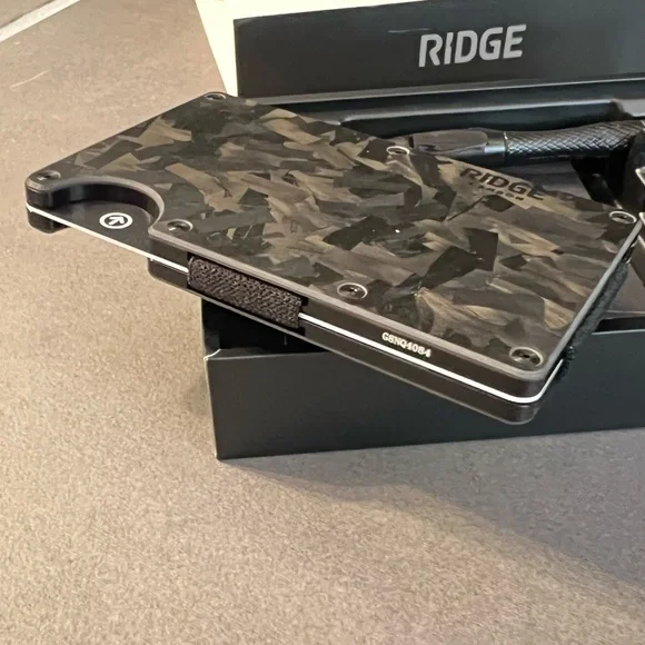 Ridge RFID Wallet, Forged Carbon w/Cash Strap, NIB, NWT - Picture 5 of 6